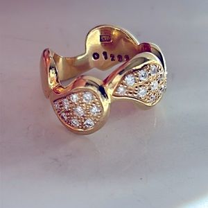 Marina B 18k gold diamond ring. Extremely rare. Size 4.75